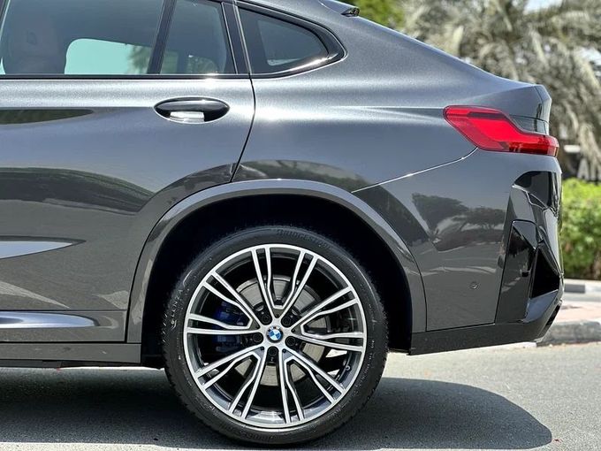 مستعملة BMW X4 30i II (G02) شد الوجه II (G02), 2.0 l, 2022 في في دبي من Alta Class Motors، اللون أسود. مواصفات الخليج | AUTO.AE