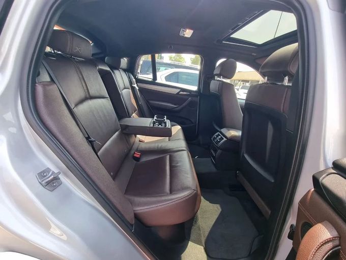 Подержанный BMW X4 35i I (F26), 3.0 л, 2016 в Дубае от Auto Gallery DXB Серебристый цвет. GCC | AUTO.AE