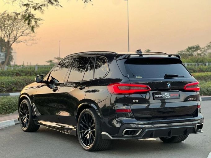Подержанный BMW X5 M Competition III (F95), 4.4 л, 2020 в Дубае от Drivenchy Motors Черный цвет. GCC | AUTO.AE