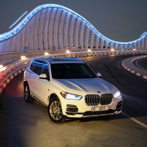 BMW X5 IV (G05/G18), 2023 внедорожник 5 дв. бизнес класса в Дубае от Macan Luxury Motors белый цвет | AUTO.AE