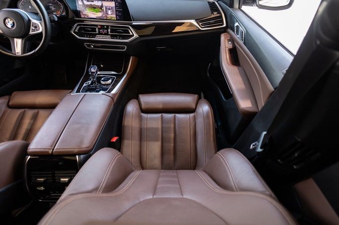مستعملة BMW X5 40i IV (G05/G18), 3.0 l, 2020 في في دبي من Linda Cars، اللون أبيض. مواصفات الخليج | AUTO.AE