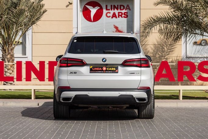 مستعملة BMW X5 40i IV (G05/G18), 3.0 l, 2020 في في دبي من Linda Cars، اللون أبيض. مواصفات الخليج | AUTO.AE