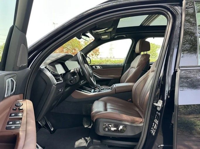 جديدة BMW X5 40i IV (G05/G18), 3.0 l, 2019 في في دبي من Alta Class Motors، اللون أسود. مواصفات الخليج | AUTO.AE