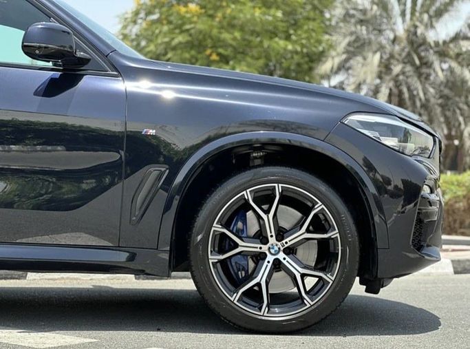 جديدة BMW X5 40i IV (G05/G18), 3.0 l, 2019 في في دبي من Alta Class Motors، اللون أسود. مواصفات الخليج | AUTO.AE