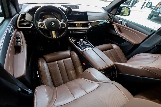 Подержанный BMW X5 40i IV (G05/G18), 3.0 л, 2020 в Дубае от Linda Cars Тёмно-бордовый цвет. GCC | AUTO.AE