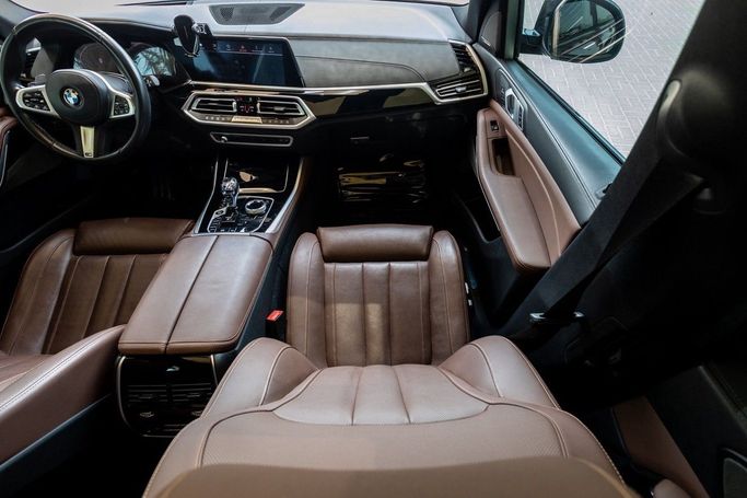 Подержанный BMW X5 40i IV (G05/G18), 3.0 л, 2020 в Дубае от Linda Cars Тёмно-бордовый цвет. GCC | AUTO.AE