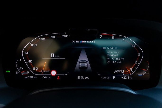 Подержанный BMW X5 M50i IV (G05/G18), 4.4 л, 2023 в Дубае от Linda Cars Серый цвет. GCC | AUTO.AE
