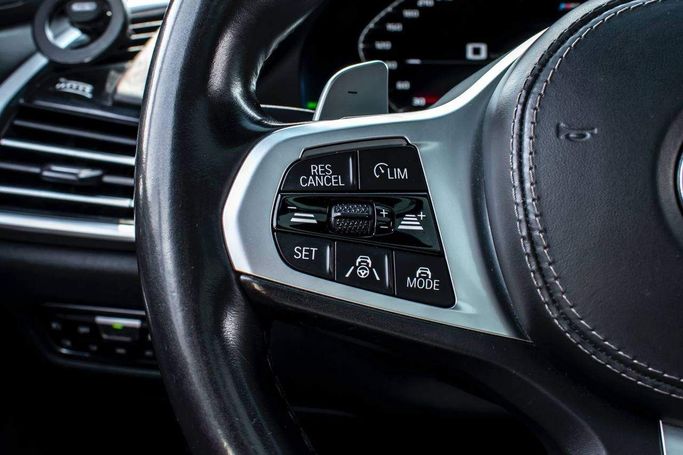 Подержанный BMW X6 40i III (G06), 3.0 л, 2020 в Дубае от Golbal Net Work Белый цвет. GCC | AUTO.AE