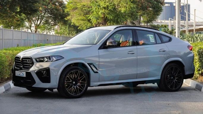 Новый BMW X6 M60i III (G06) Рестайлинг, 4.4 л, 2025 в Дубае от Auto Max Group Серый цвет. GCC | AUTO.AE
