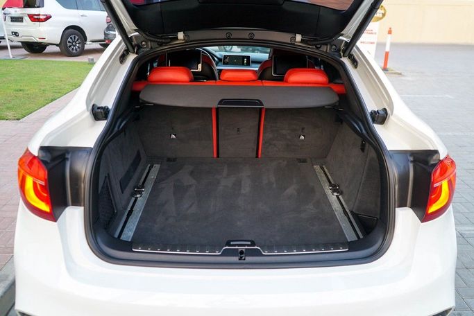 Used BMW X6 50i II (F16), 4.4 l, 2015 in Dubai by Linda Cars, White color. European Specs | AUTO.AE