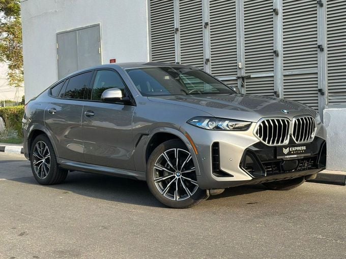 Подержанный BMW X6 40i III (G06) Рестайлинг, 3.0 л, 2025 в Дубае от Express Motors Серый цвет. Американская | AUTO.AE