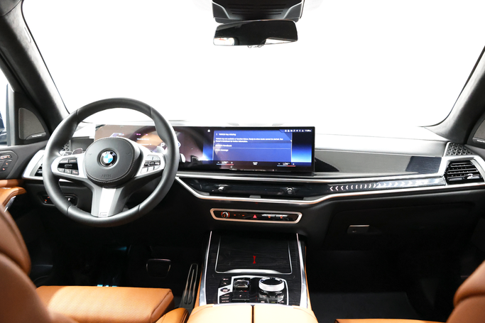 BMW X7 50i I (G07), 2023 внедорожник 5 дв. бизнес класса в Дубае от POF RENTAL серый цвет | AUTO.AE