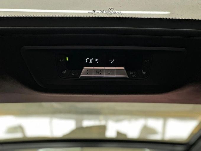 Новый BMW X7 M60i I (G07) Рестайлинг, 4.4 л, 2023 в Дубае от Orient Auto FZE Белый цвет. Корейская | AUTO.AE