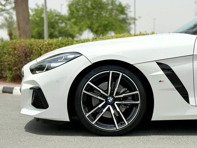 مستعملة BMW Z4 20i III (G29), 2.0 l, 2020 في في دبي من Alta Class Motors، اللون أبيض. مواصفات الخليج | AUTO.AE