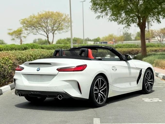 مستعملة BMW Z4 20i III (G29), 2.0 l, 2020 في في دبي من Alta Class Motors، اللون أبيض. مواصفات الخليج | AUTO.AE