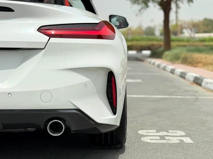 مستعملة BMW Z4 20i III (G29), 2.0 l, 2020 في في دبي من Alta Class Motors، اللون أبيض. مواصفات الخليج | AUTO.AE