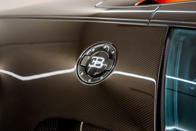 جديدة Bugatti EB Veyron 16.4 SS, 8.0 l, 2011 في في دبي، اللون أسود. مواصفات الخليج | AUTO.AE