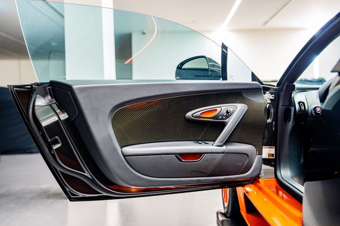 جديدة Bugatti EB Veyron 16.4 SS, 8.0 l, 2011 في في دبي، اللون أسود. مواصفات الخليج | AUTO.AE
