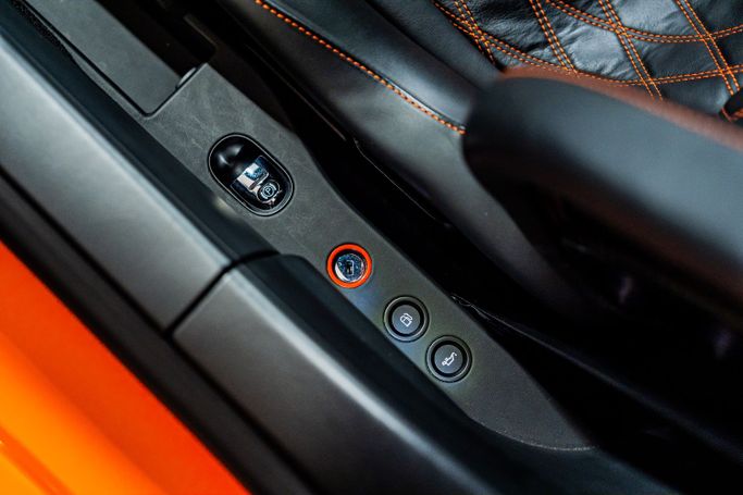 جديدة Bugatti EB Veyron 16.4 SS, 8.0 l, 2011 في في دبي، اللون أسود. مواصفات الخليج | AUTO.AE