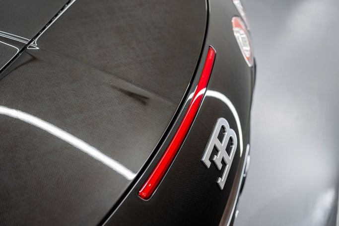 جديدة Bugatti EB Veyron 16.4, 8.0 l, 2009 في في دبي، اللون فضي. مواصفات الخليج | AUTO.AE