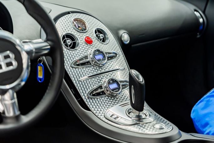 جديدة Bugatti EB Veyron 16.4, 8.0 l, 2009 في في دبي، اللون فضي. مواصفات الخليج | AUTO.AE