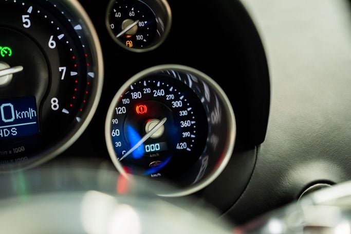 جديدة Bugatti EB Veyron 16.4, 8.0 l, 2009 في في دبي، اللون فضي. مواصفات الخليج | AUTO.AE