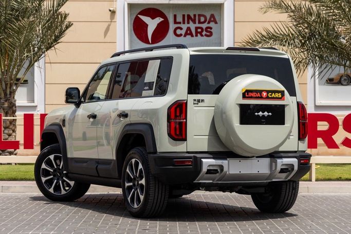Подержанный BYD FangChengBao Leopard 5, 1.5 л, 2025 в Дубае от Linda Cars Бежевый цвет. Китайская | AUTO.AE