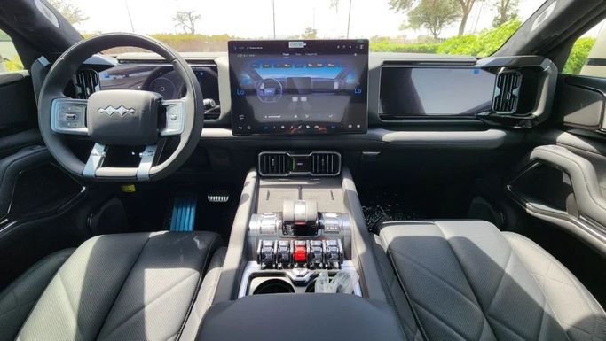 جديدة BYD FangChengBao Leopard 8, 2.0 l, 2025 في في دبي من Alwan Global Cars، اللون ذهبي. أخرى | AUTO.AE