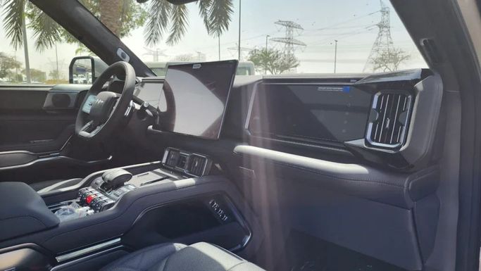 جديدة BYD FangChengBao Leopard 8, 2.0 l, 2025 في في دبي من Alwan Global Cars، اللون ذهبي. أخرى | AUTO.AE