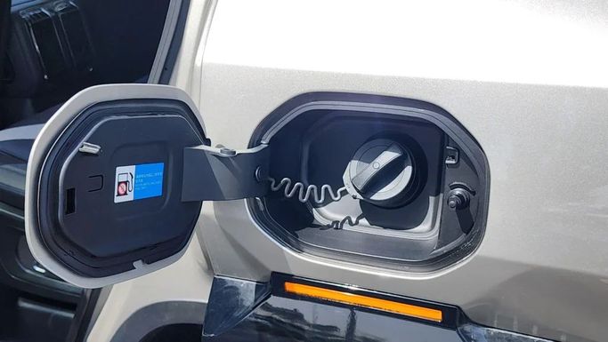 جديدة BYD FangChengBao Leopard 8, 2.0 l, 2025 في في دبي من Alwan Global Cars، اللون ذهبي. أخرى | AUTO.AE