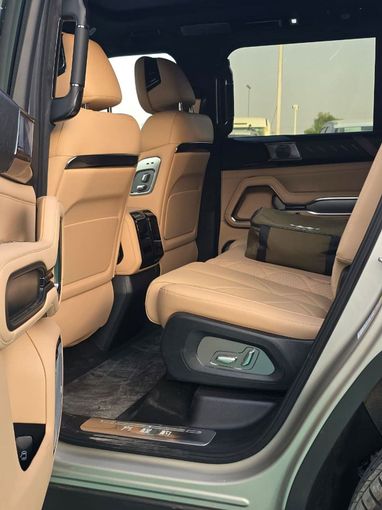 Новый BYD FangChengBao Leopard 8, 2.0 л, 2024 в Дубае от Mohamed Hakim Motors Бежевый цвет. Other | AUTO.AE