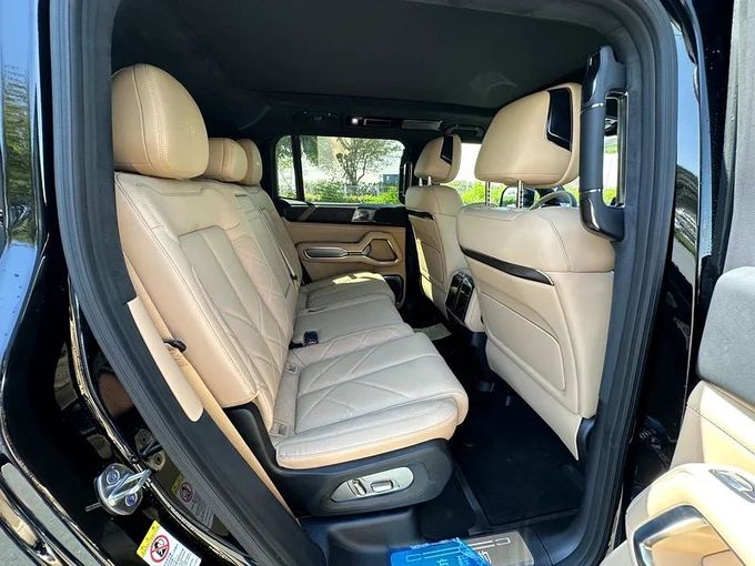 Новый BYD FangChengBao Leopard 8, 2.0 л, 2024 в Дубае от Formula Motors Черный цвет. Китайская | AUTO.AE