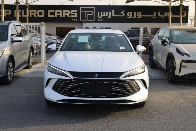 Новый BYD Qin DM-i II, 1.5 л, 2024 в Дубае от Top Euro Cars Белый цвет.  | AUTO.AE