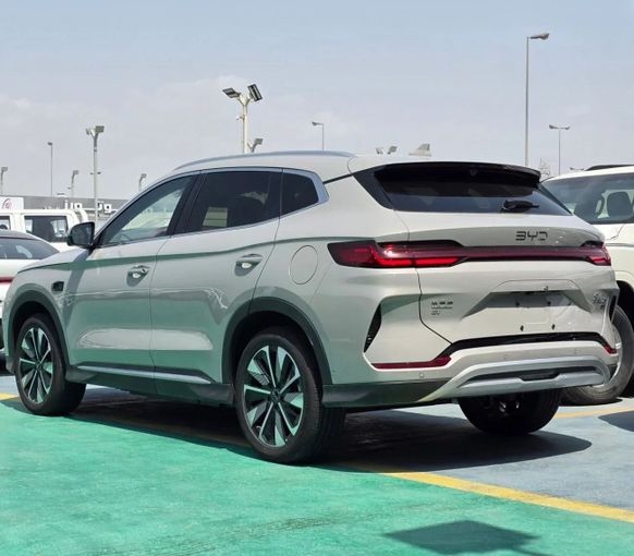 Новый BYD Song Plus I Рестайлинг, 2025 в Дубае от Mohamed Hakim Motors Бежевый цвет. Китайская | AUTO.AE