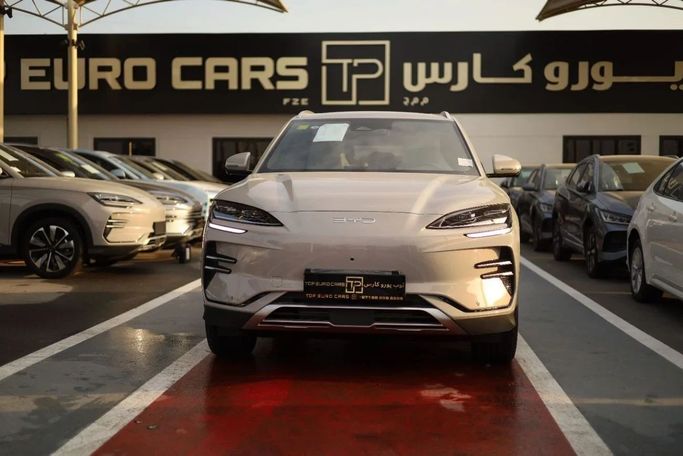 Новый BYD Song Plus I Рестайлинг, 2025 в Дубае от Top Euro Cars Бежевый цвет.  | AUTO.AE