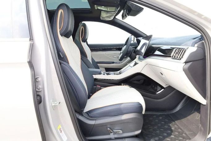 Новый BYD Song Plus I Рестайлинг, 2025 в Дубае от Top Euro Cars Бежевый цвет.  | AUTO.AE