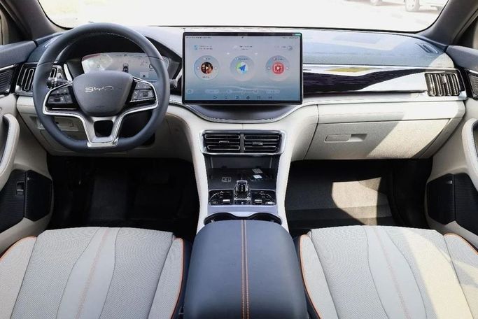 Новый BYD Song Plus I Рестайлинг, 2025 в Дубае от Top Euro Cars Бежевый цвет.  | AUTO.AE