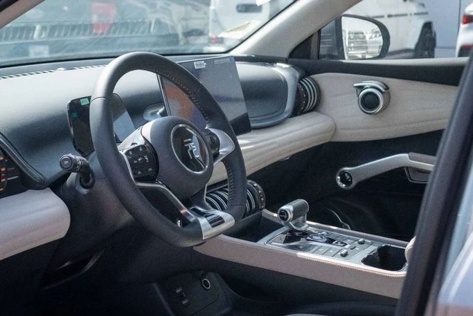 Новый BYD Yuan Plus, 2024 в Дубае от Albustanji Motors FZCO Серебристый цвет.  | AUTO.AE
