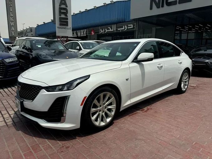 Подержанный Cadillac CT5 I, 2.0 л, 2021 в Дубае от Nice Cars Motos Белый цвет. GCC | AUTO.AE