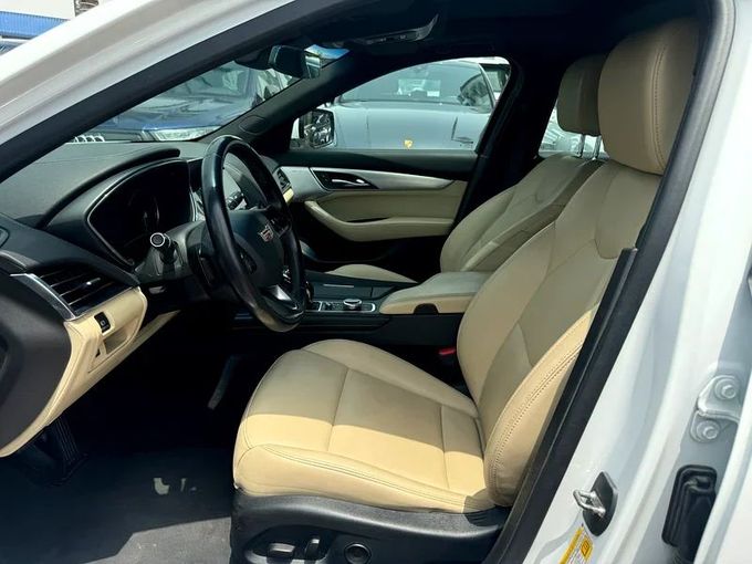 Подержанный Cadillac CT5 I, 2.0 л, 2021 в Дубае от Nice Cars Motos Белый цвет. GCC | AUTO.AE