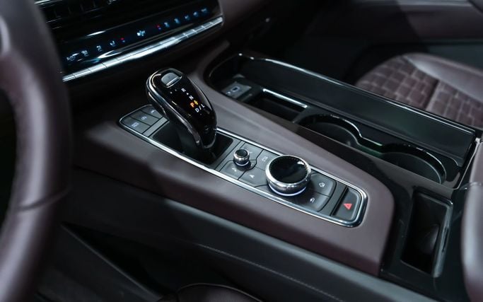 Cadillac Escalade V, 2023 внедорожник 5 дв. esv бизнес класса в Дубае от POF RENTAL черный цвет | AUTO.AE
