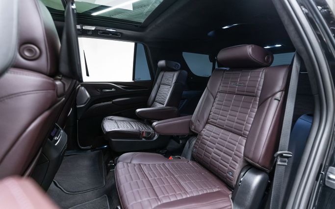 Cadillac Escalade V, 2023 внедорожник 5 дв. esv бизнес класса в Дубае от POF RENTAL черный цвет | AUTO.AE
