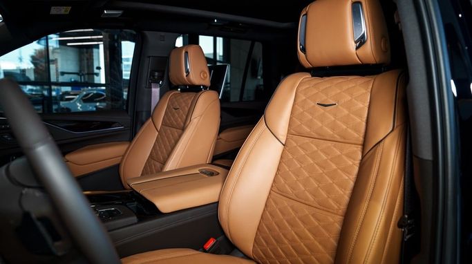 Cadillac Escalade V, 2024 внедорожник 5 дв. бизнес класса в Дубае от DEIZ черный цвет | AUTO.AE