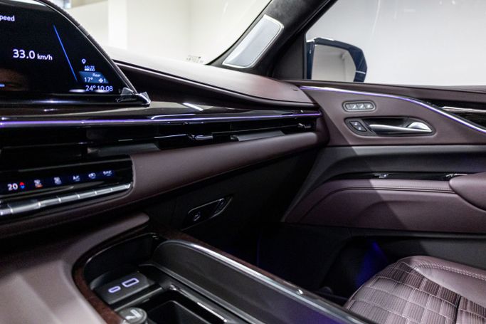 Cadillac Escalade V, 2023 внедорожник 5 дв. esv бизнес класса в Дубае от POF RENTAL черный цвет | AUTO.AE