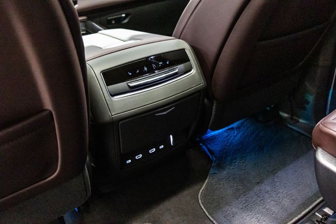 Cadillac Escalade V, 2023 внедорожник 5 дв. esv бизнес класса в Дубае от POF RENTAL черный цвет | AUTO.AE