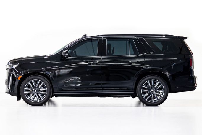 Cadillac Escalade V, 2023 внедорожник 5 дв. esv бизнес класса в Дубае от POF RENTAL черный цвет | AUTO.AE