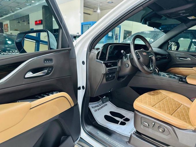 مستعملة Cadillac Escalade ESV V تجميل الوجه, 6.2 l, 2024 في في دبي، اللون أبيض. مواصفات الخليج | AUTO.AE
