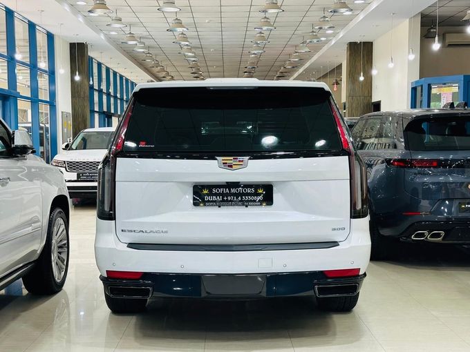 مستعملة Cadillac Escalade ESV شد الوجه V, 6.2 l, 2024 في في دبي من Philippine Used Cars Showroom، اللون أبيض. مواصفات الخليج | AUTO.AE