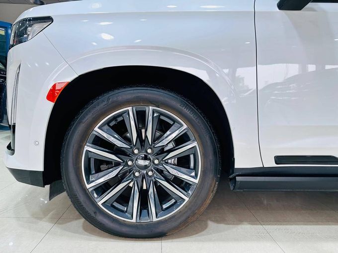 مستعملة Cadillac Escalade ESV شد الوجه V, 6.2 l, 2024 في في دبي من Philippine Used Cars Showroom، اللون أبيض. مواصفات الخليج | AUTO.AE