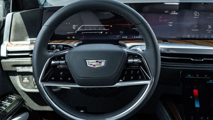 Новый Cadillac Escalade ESV V Рестайлинг, 6.2 л, 2025 в Дубае от Altass Motors Черный цвет. Other | AUTO.AE
